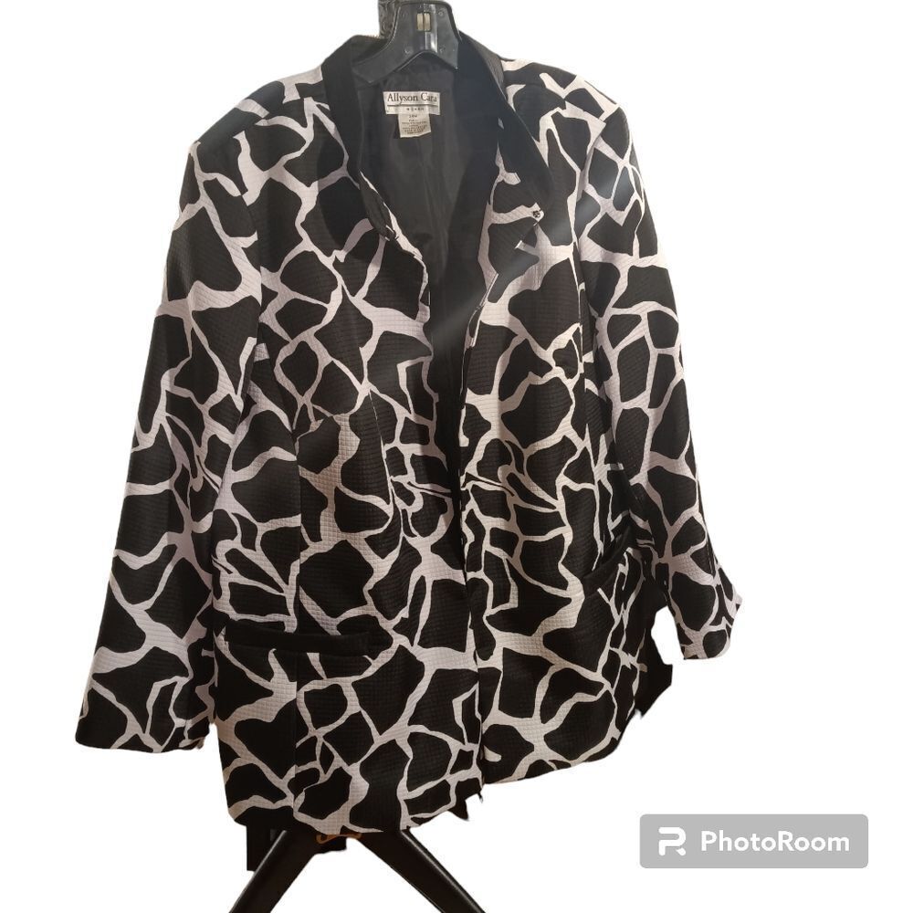 NWT Vintage 2 Pc. Black & White Animal Print Skirt Suit Set 24W